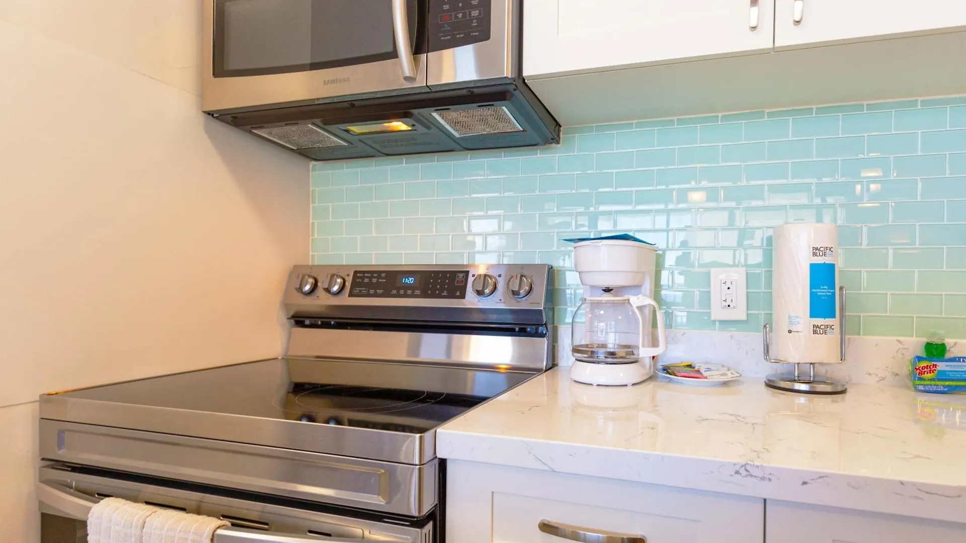 Appartamento Renovated Ocean View Suite, Near Beach, Free Parking Honolulu Stati Uniti