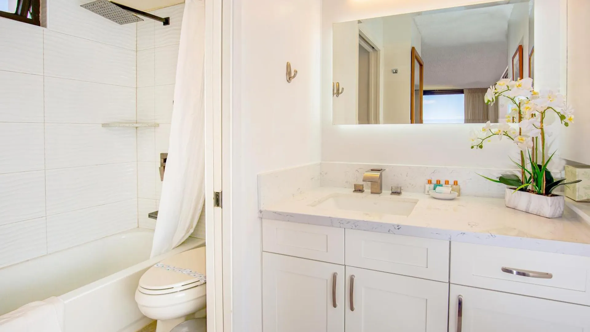 Appartamento Renovated Ocean View Suite, Near Beach, Free Parking Honolulu
